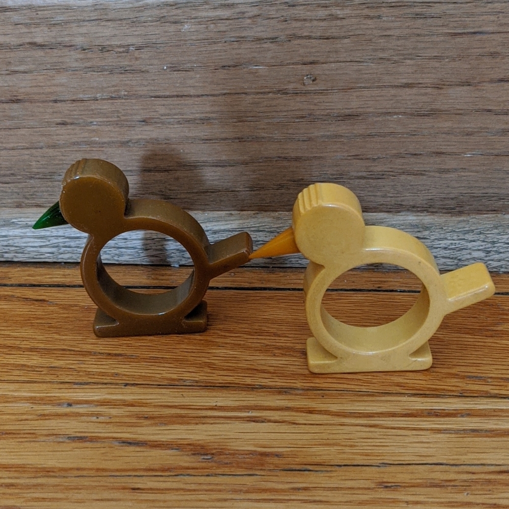 Vintage 30s Bakelite Chicks Napkin Holders, 2 - Picture 2 of 4